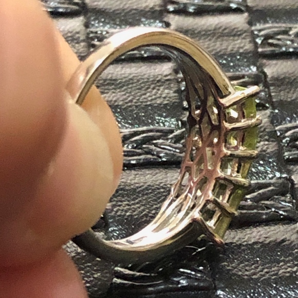 Hebei Peridot Ring - Picture 3 of 4